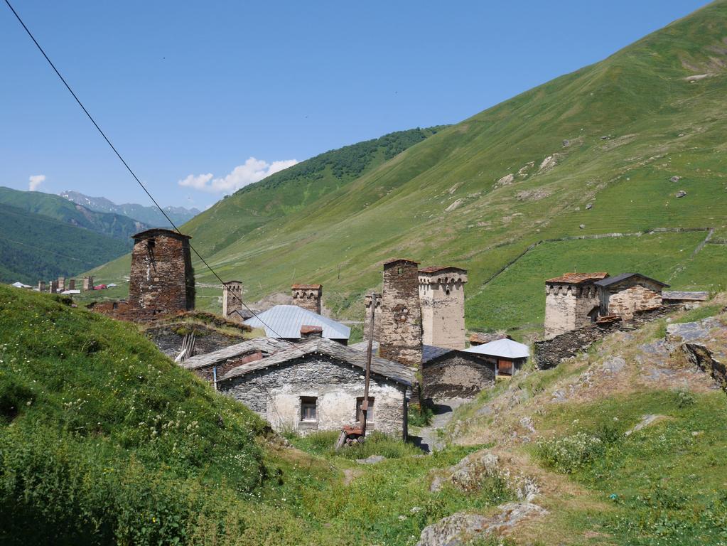 Chazhashi Guesthouse Ushguli Buitenkant foto